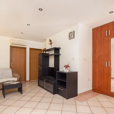 Filip - Free Parking * 马卡尔斯卡