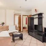 Filip - Free Parking Apartment Makarska