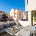 Filip - Free Parking Apartment Makarska