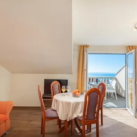 Filip - Free Parking * Makarska