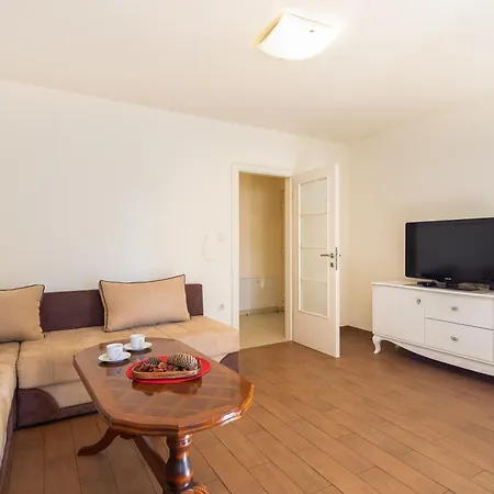 Filip - Free Parking Lägenhet *