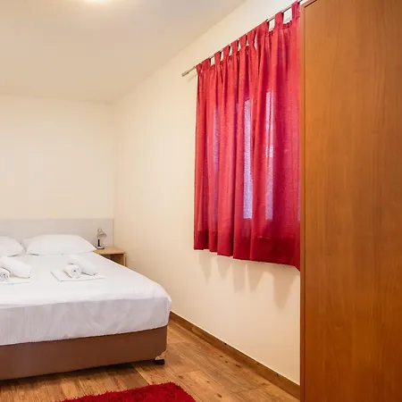 Filip - Free Parking * Makarska