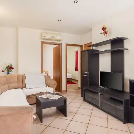Filip - Free Parking By The House Apartment Makarska