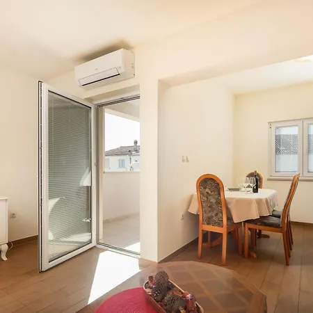 Apartment Filip - Free Parking By The House *