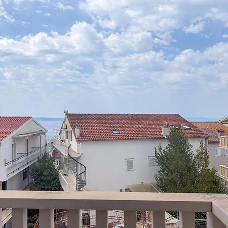 Filip - Free Parking Makarska