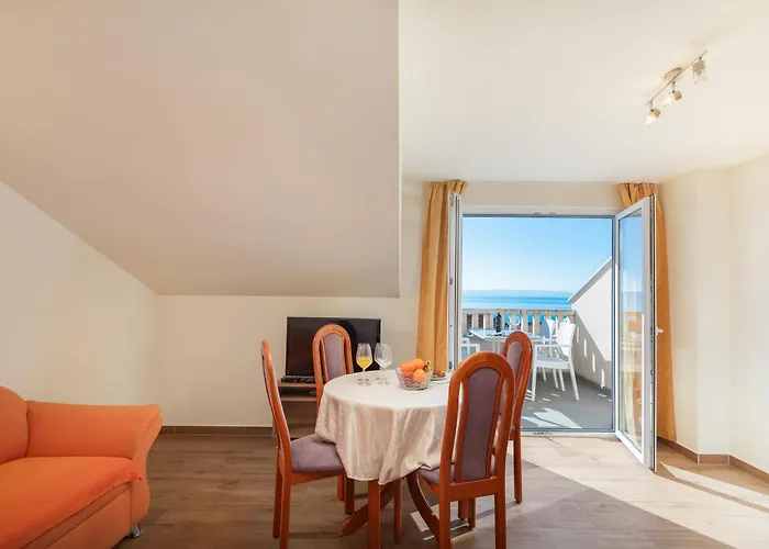 Filip - Free Parking * Makarska