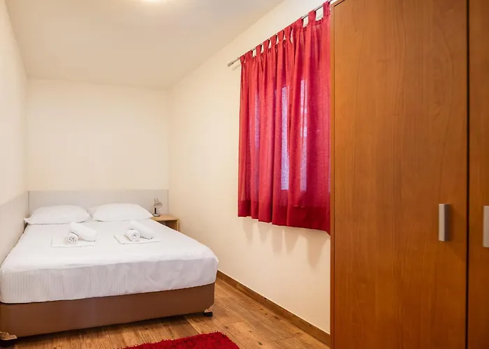 Filip - Free Parking * Makarska