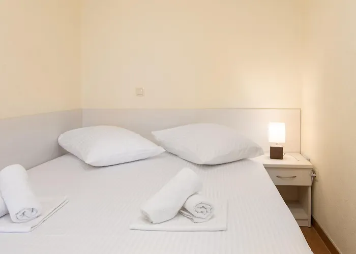 Filip - Free Parking Apartment Makarska