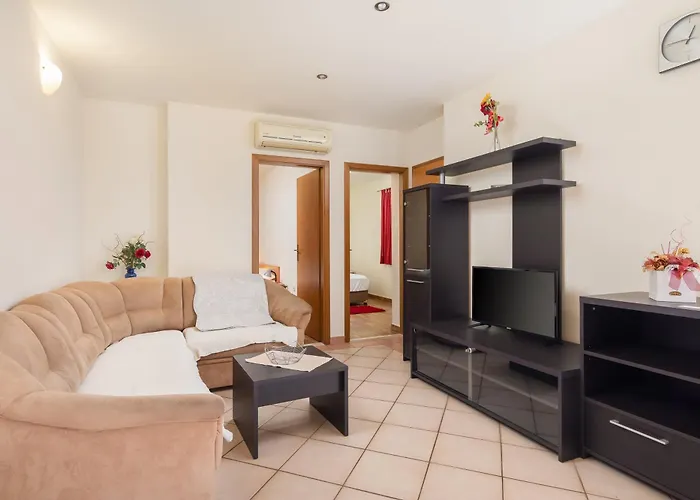 Filip - Free Parking Apartment Makarska