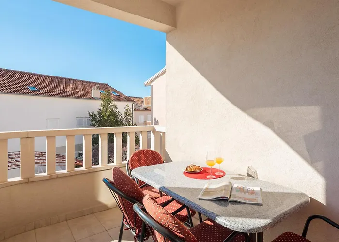 Filip - Free Parking Makarska